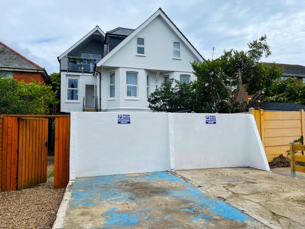 Private Two Bedroom Residence In Southbourne - Private Parking - Off The High Street - Minutes Away From The Beach Bournemouth Dış mekan fotoğraf