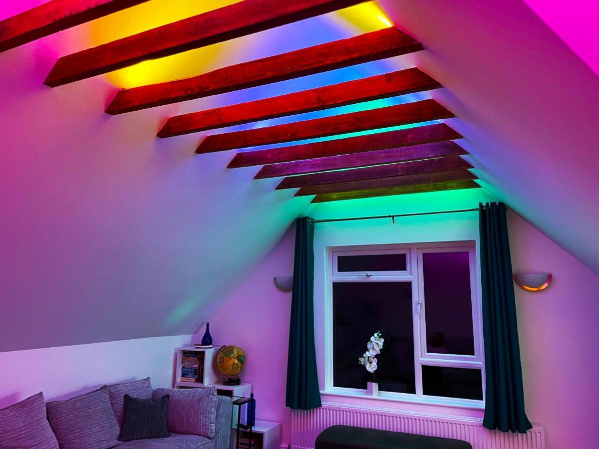 Private Two Bedroom Residence In Southbourne - Private Parking - Off The High Street - Minutes Away From The Beach Bournemouth Dış mekan fotoğraf