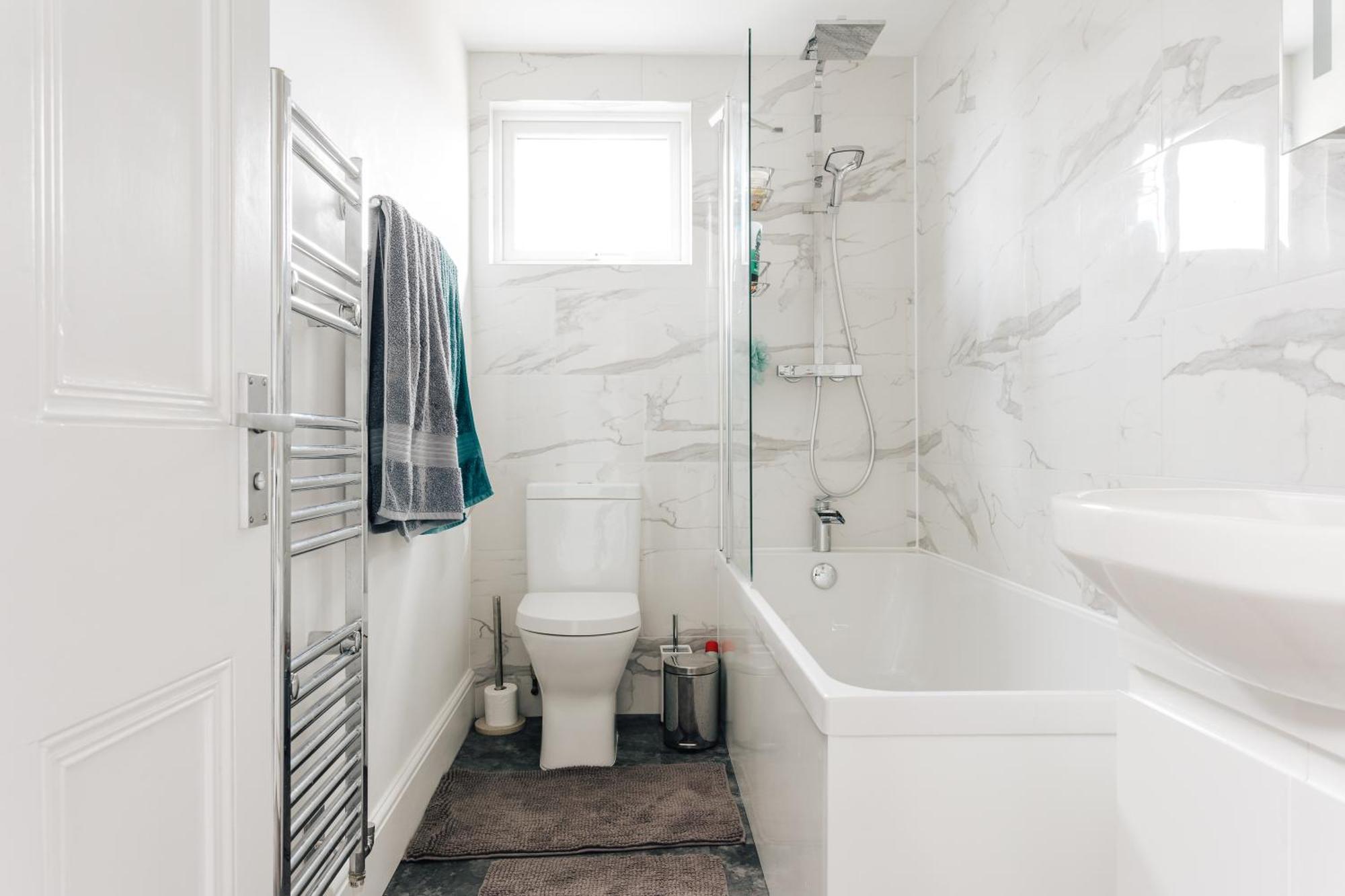 Private Two Bedroom Residence In Southbourne - Private Parking - Off The High Street - Minutes Away From The Beach Bournemouth Dış mekan fotoğraf
