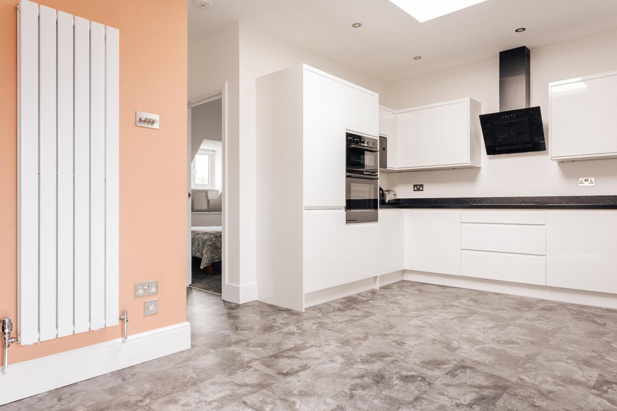 Private Two Bedroom Residence In Southbourne - Private Parking - Off The High Street - Minutes Away From The Beach Bournemouth Dış mekan fotoğraf