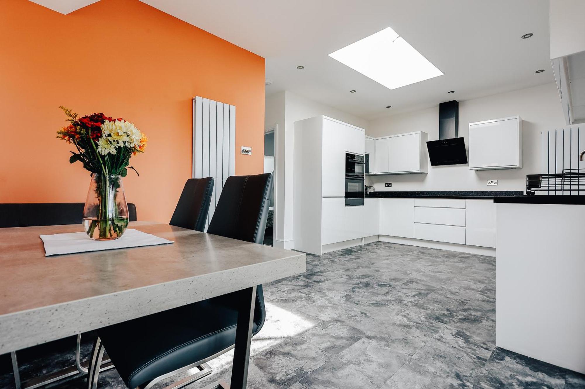 Private Two Bedroom Residence In Southbourne - Private Parking - Off The High Street - Minutes Away From The Beach Bournemouth Dış mekan fotoğraf