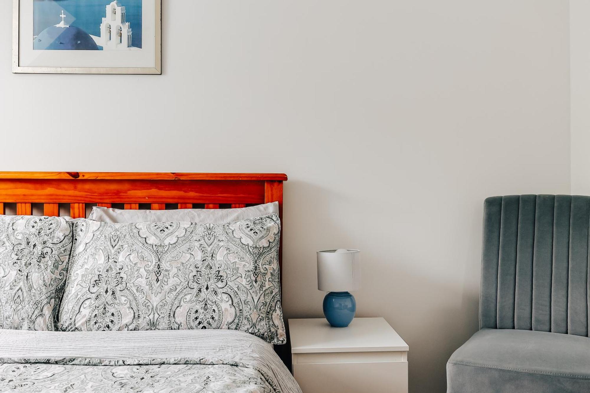 Private Two Bedroom Residence In Southbourne - Private Parking - Off The High Street - Minutes Away From The Beach Bournemouth Dış mekan fotoğraf