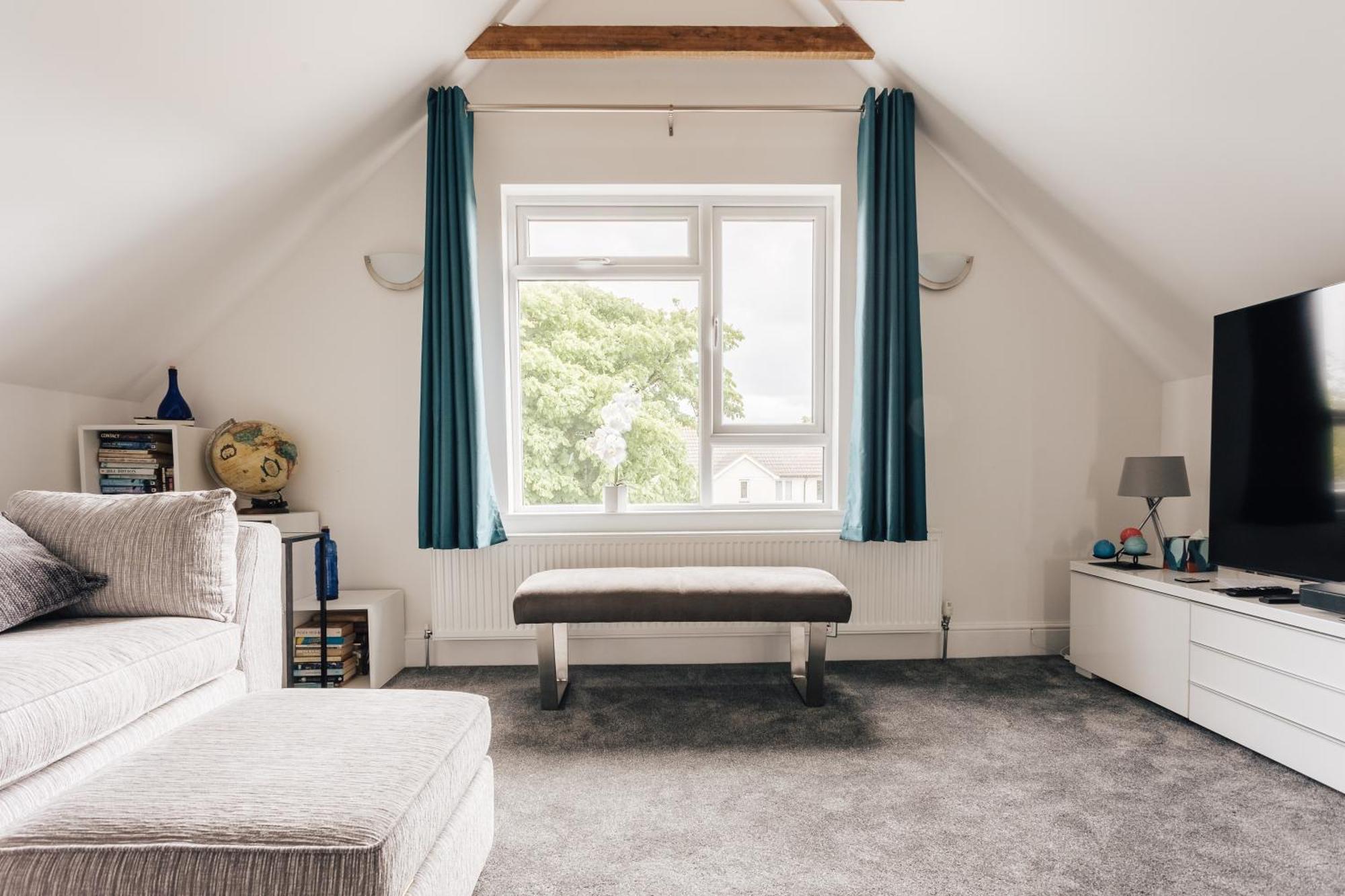 Private Two Bedroom Residence In Southbourne - Private Parking - Off The High Street - Minutes Away From The Beach Bournemouth Dış mekan fotoğraf