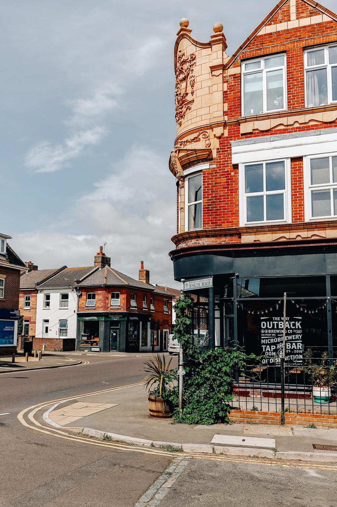 Private Two Bedroom Residence In Southbourne - Private Parking - Off The High Street - Minutes Away From The Beach Bournemouth Dış mekan fotoğraf