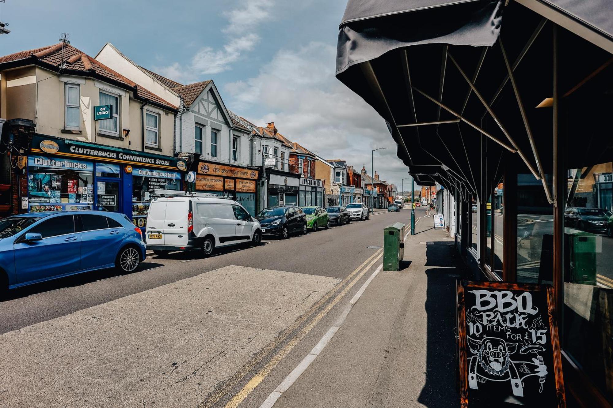 Private Two Bedroom Residence In Southbourne - Private Parking - Off The High Street - Minutes Away From The Beach Bournemouth Dış mekan fotoğraf
